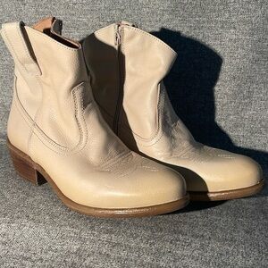 Mix Mooz Carlitos Boots. NEW